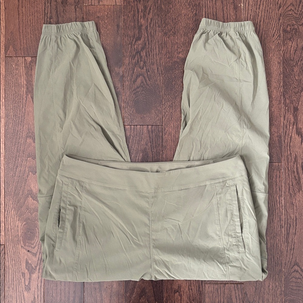 Mountain Hardwear Dynama women’s high rise utility jogger pants